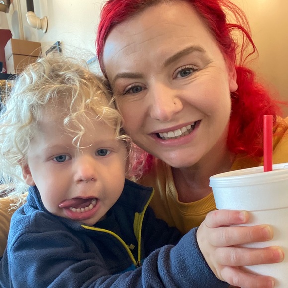 Meet your Posher, Sabrina - Picture 1 of 1